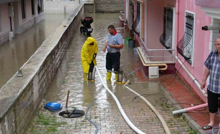 Tokat’ta sağanak hayatı felç etti,  27 iş yeri ve evleri su bastı