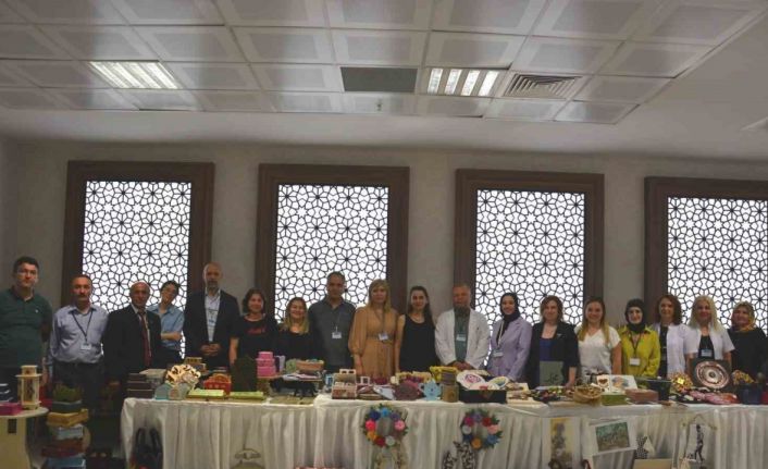 Toplum Ruh Sağlığı Merkezi’nde tedavi gören bireylerin el sanatı ürünleri sergilendi
