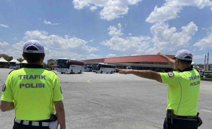 Trafik ekiplerinden yolculara hayat kurtaran uyarı