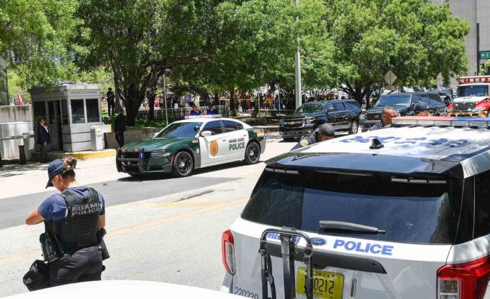 Trump, tutuksuz yargılanmak üzere serbest bırakıldı