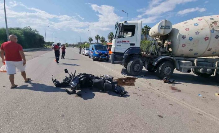 ’U’ dönüşü yapan beton mikseri motosikletle çarpıştı: 2 yaralı