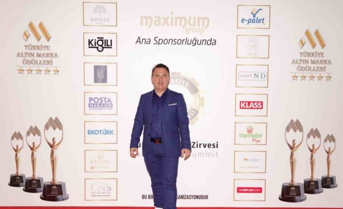 Ünlülerin organizatörü olarak biliniyor: 80 ödül alarak kırılması güç bir rekora imza attı