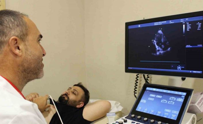 Üşüttüğünü düşünürken kalp krizi geçirdiğini öğrendi, ameliyatsız yöntemlerle 3 damarı açıldı