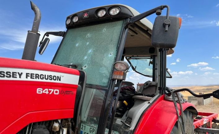 Uzun namlulu silahların kullanıldığı kavgada taranan traktörlerden dehşete düşüren görüntü