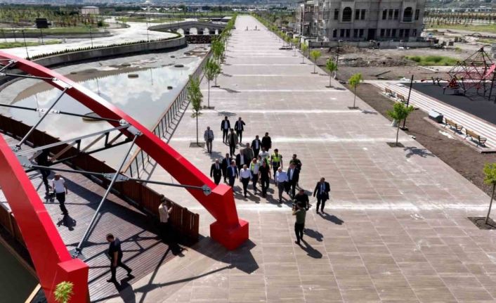Vali Çiçek Ve Başkan Büyükkılıç, Recep Tayyip Erdoğan Millet Bahçesi’ni inceledi
