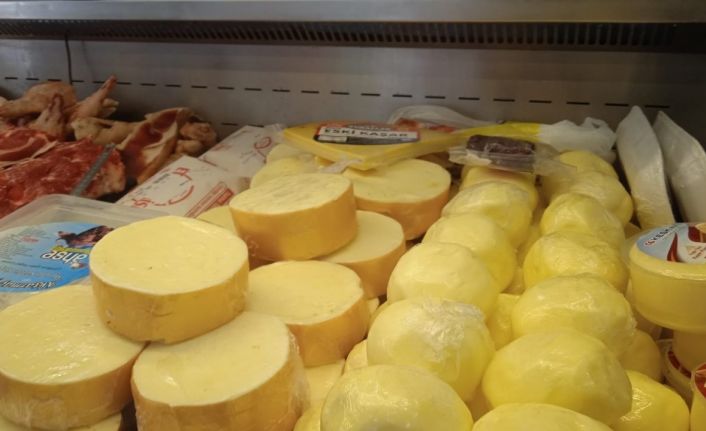 Vatandaşlar şarküterilerde en çok peynir ve zeytin çeşitlerine rağbet gösteriyor