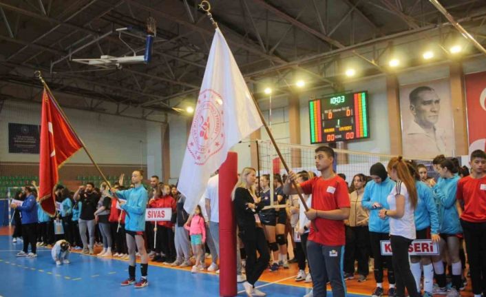 Voleybol grup müsabakaları başladı
