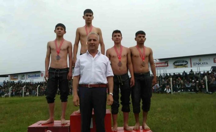 Yağlı güreşte Yunusemre fırtınası esti