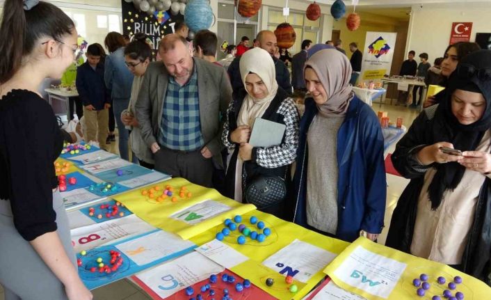 Yaptıkları bilimsel çalışmaları sergilediler