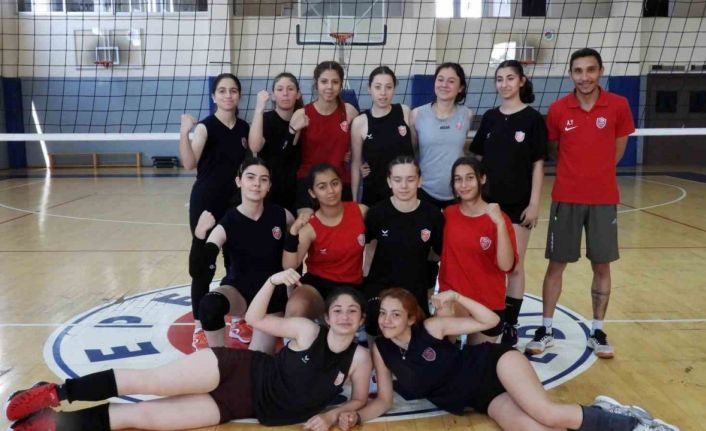 Yıldız kızların son şampiyonluk adımı