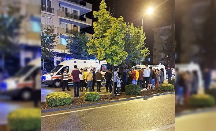 Yolun karşısına geçmeye çalışırken araç çarptı