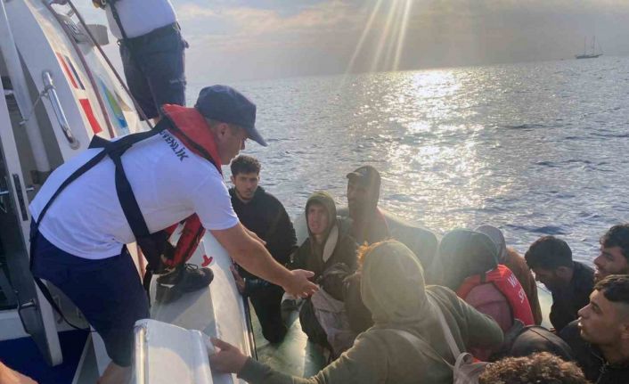 Yunanlıların geri ittiği 37 düzensiz göçmen kurtarıldı