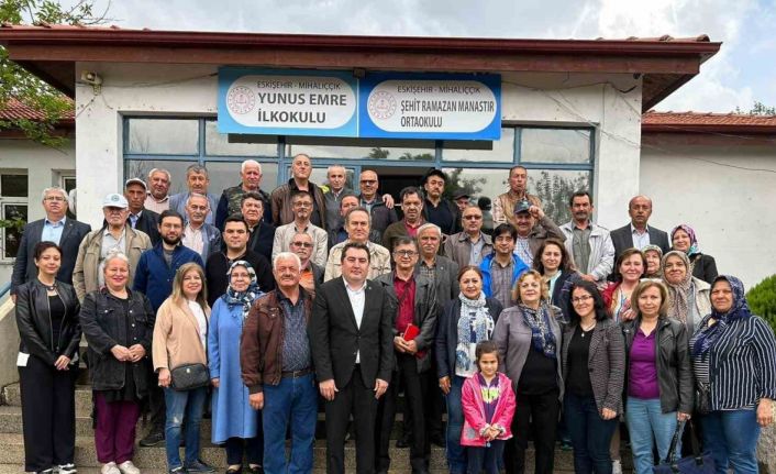 Yunus Emre İlkokulu’ndan 47 yıl önce mezun olan öğrenciler bir araya gelip hatıra ormanı açtı