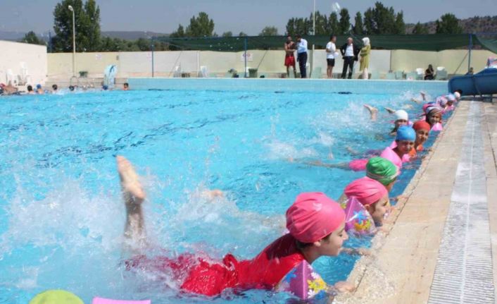 Yüzme havuzu faaliyete girdi