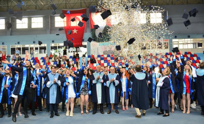 ZBEÜ Tıp Fakültesi mezunları için yemin töreni düzenlendi