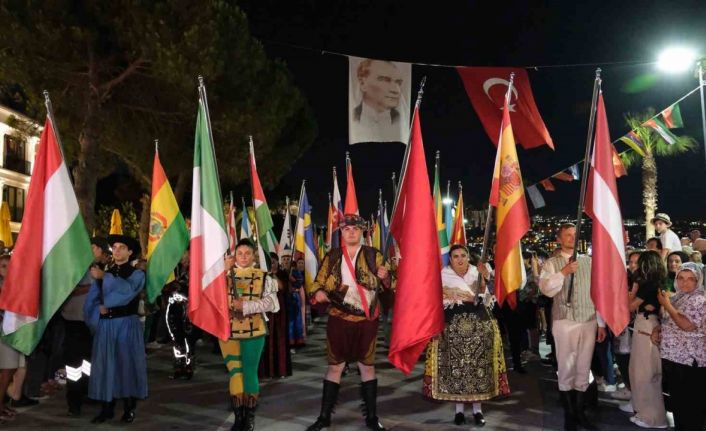 100 ülkenin katıldığı festival Rio Karnavalı’nı aratmadı