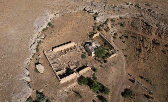 169 yıllık Abrenk Kilisesi kendi haline terk edilmiş durumda