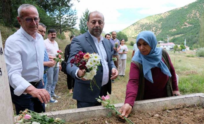28 yıl önce silahlı saldırı sonucu öldürülen Baro Başkanı Ali Günday mezarı başında anıldı