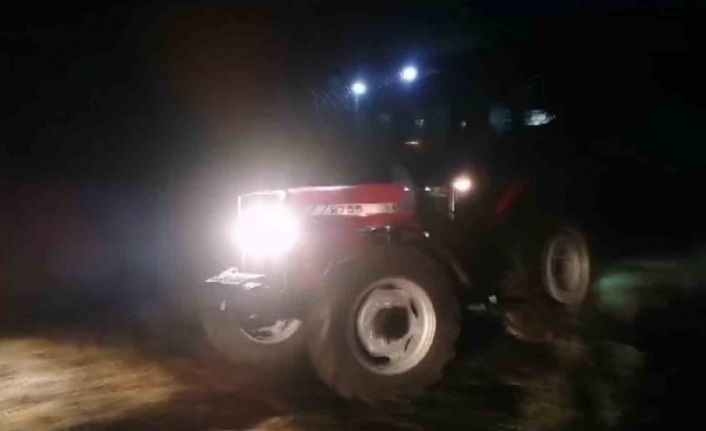 30 yıl aradan sonra köyüne dönen vatandaşlar çamur deryasına dönen yolda mahsur kaldı