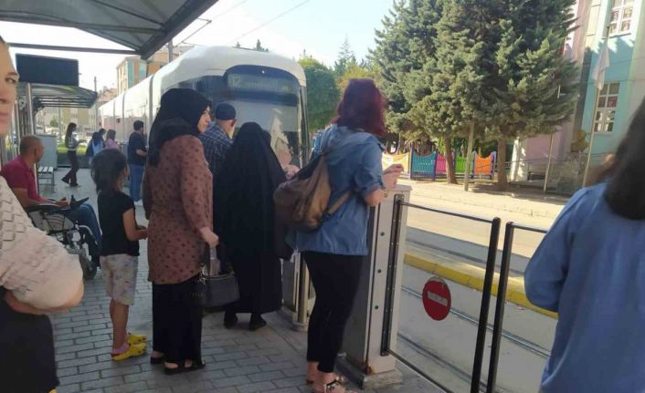 75. Yıl ve Emek mahallesindeki vatandaşlar ulaşım sorunlarının çözülmesini bekliyor