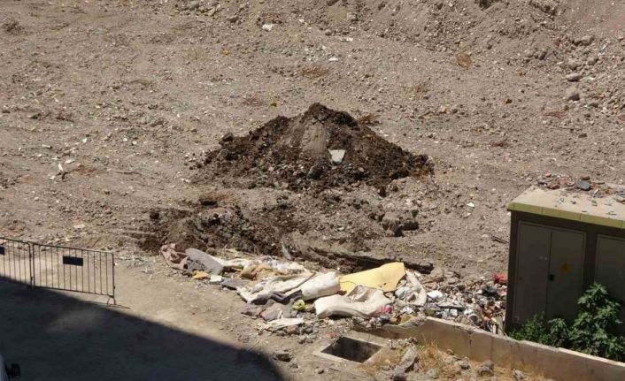 89 kişiye mezar olan Galeria Sitesi’nde numune alınması için çalışmalar başladı