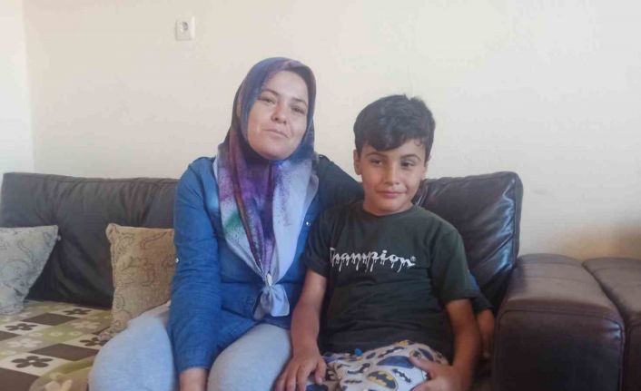 8 yaşındaki Abdullah, 3 yaşında geçirdiği kazada gözlerini kaybetti