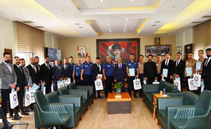 Adana’da el bombası ele geçiren polis ve bekçilere "Üstün Başarı" belgesi verildi