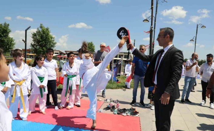 Ağrı’da spor okulları ve engelsiz spor okulları görkemli törenle açıldı