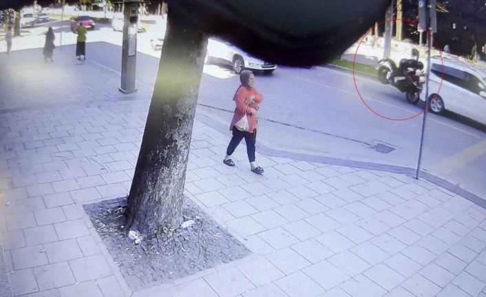 Akıllara durgunluk veren kaza: Karayolunda teknenin altında kaldı