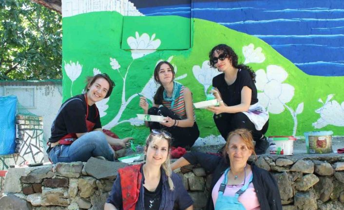 Akkuyu meydanı duvar resimleri yoğun ilgi görüyor