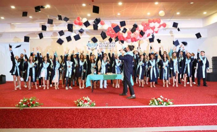 ALKÜ Diş Hekimliği Fakültesi ilk mezunlarını verdi