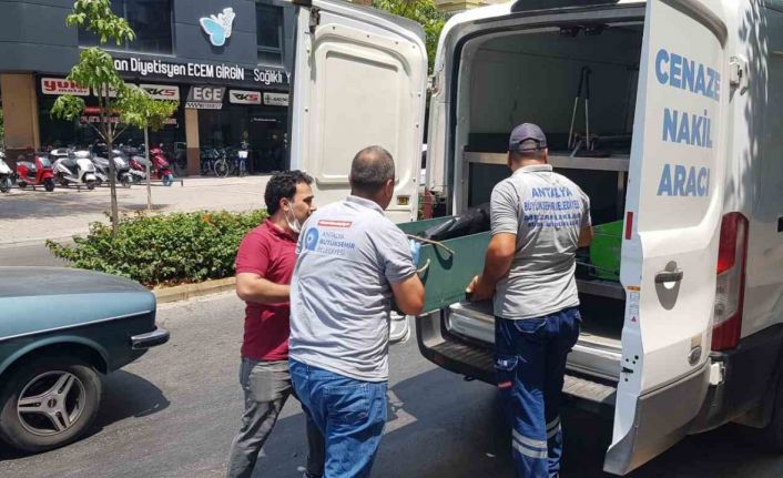 Alman vatandaşı evinde ölü bulundu