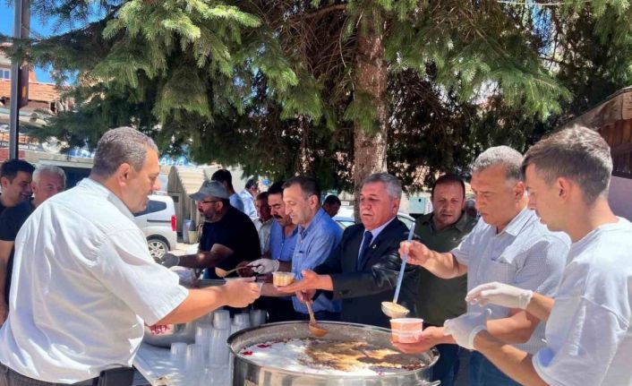 Altıntaş Belediyesinden aşure ikramı