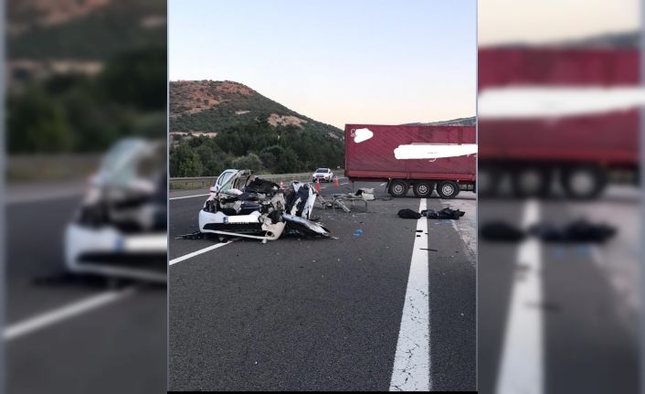 Ankara-İstanbul otobanında kaza;3 ölü 1 yaralı