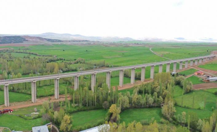 Ankara-İzmir Hızlı Treni ile 14 saatlik yolculuk 3,5 saate inecek