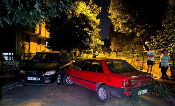 Ankara’da park halindeki araca çarpan sürücü olay yerinden kaçtı