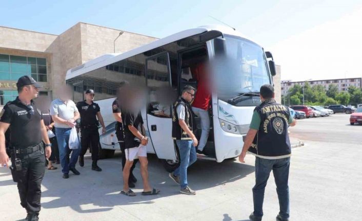 Antalya’da aranan 44 firari yakalandı