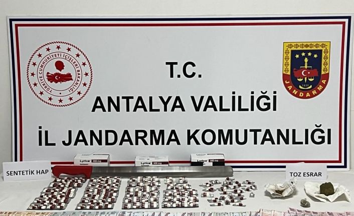 Antalya’da bin 30 adet uyuşturucu sentetik hap ve 150 gram toz ele geçirildi
