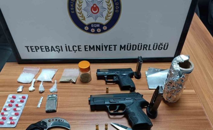 Aranan 2 şahıs yakalandı, çok sayıda malzeme ele geçirildi