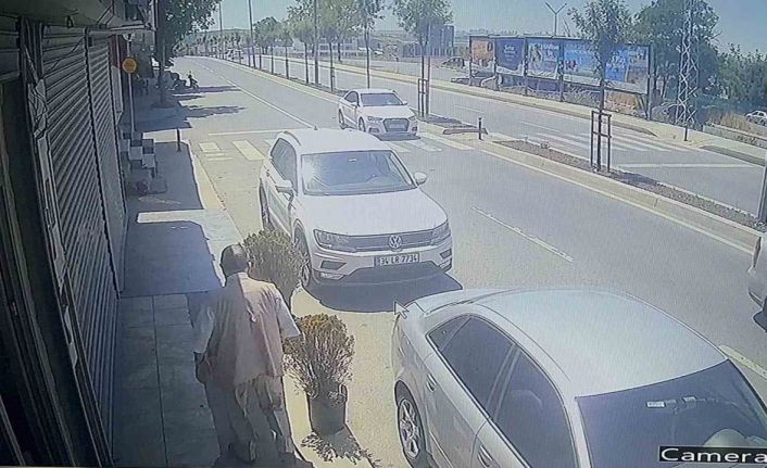 Arnavutköy’de feci kaza kameraya yansıdı: Önce otomobile sonra yayaya çarpıp kaçtı