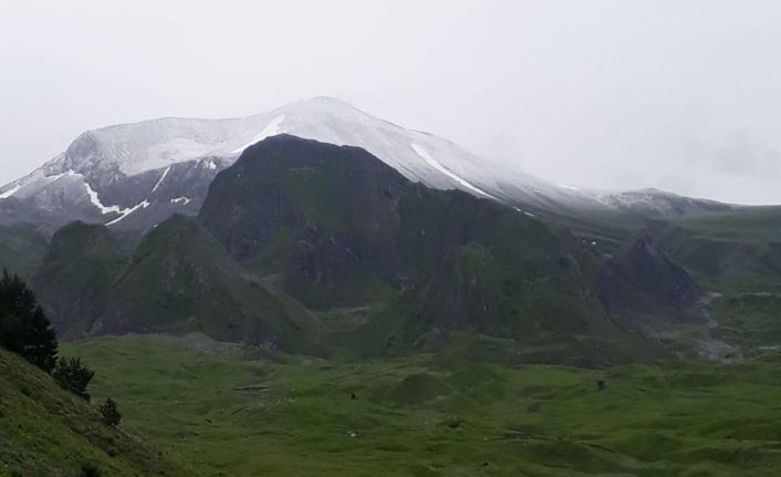 Artvin’de Temmuz ayında kar sürprizi
