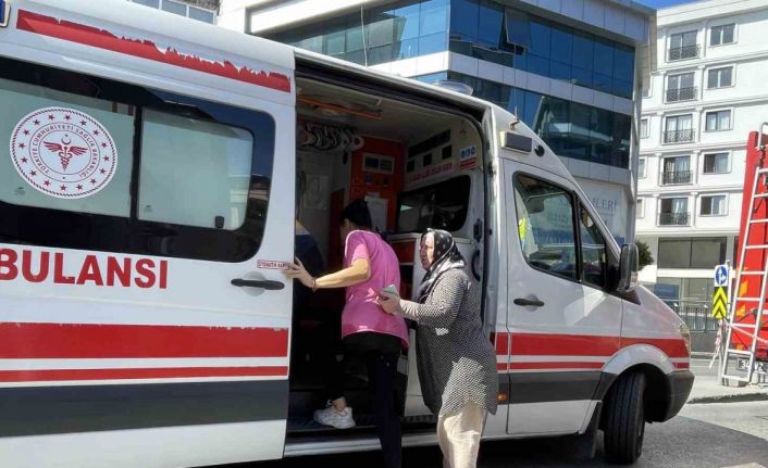 Avcılar’da iş yerinde çıkan yangında mahsur kalan 3 kişi kurtarıldı