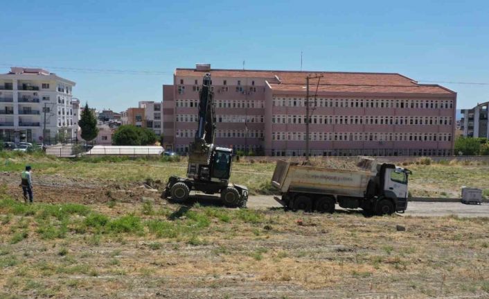Aydın Büyükşehir Belediyesi Söke’de yol yapım çalışmalarına devam ediyor
