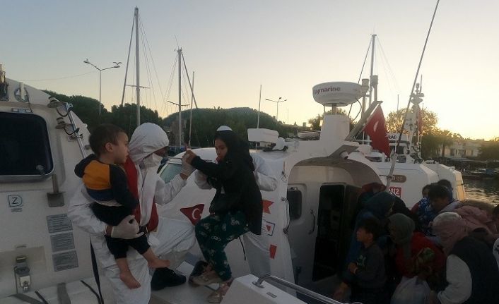 Ayvacık açıklarında Yunan unsurlarınca ölüme terk edilen 45 kaçak göçmen kurtarıldı