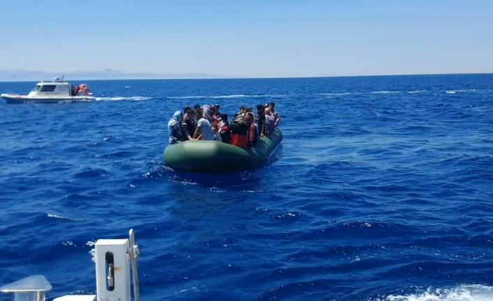 Ayvacık açıklarında Yunan unsurlarınca ölüme terk edilen 84 kaçak göçmen kurtarıldı