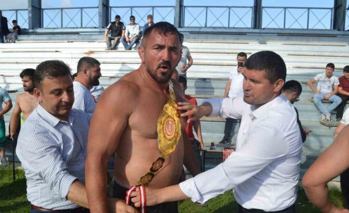 Bafra Bengü Güreşleri’nde Başpehlivan Fatih Kambur oldu