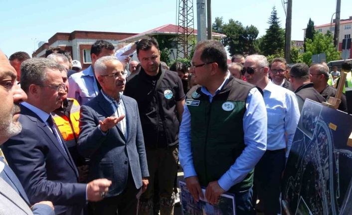 Bakan Abdülkadir Uraloğlu: “Bu afetlerin bütün sonuçları ortadan kaldırılıncaya kadar biz de hep beraber sahada olacağız”