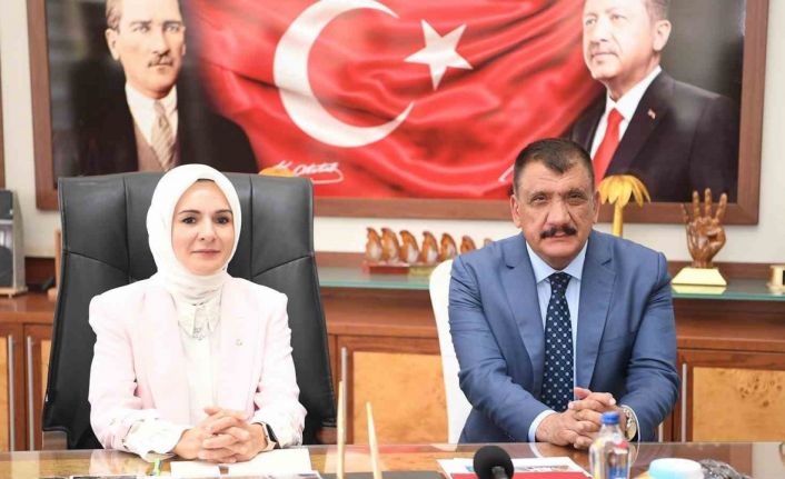 Bakan Göktaş: “Acımız büyük ama inşa sürecinde el birliğiyle devam ediyoruz”