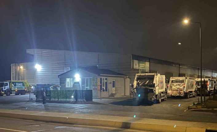 Başakşehir Katı Atık Aktarma Merkezi’ndeki kuyruktan bıkan şoförlerden tepki