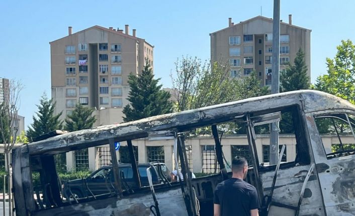 Başakşehir’de yolcu minibüsü alev topuna döndü